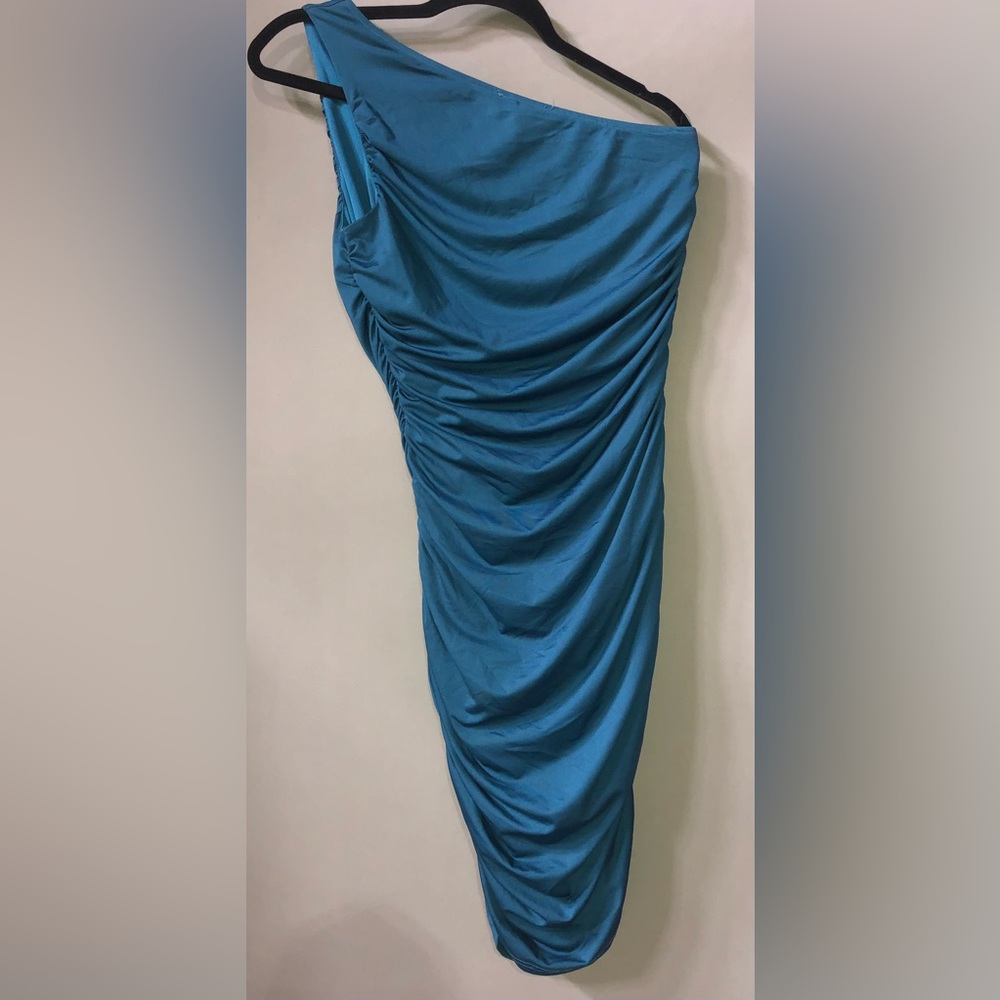 NWT PRETTYGARDEN Ruched Bodycon One-Shoulder Dress Sz Small - Picture 4 of 6